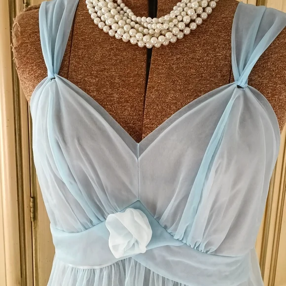 ADORABLE VINTAGE "VANITY FAIR" BLUE OMBRE DOUBLE NYLON CHIFFON NIGHTGOWN!